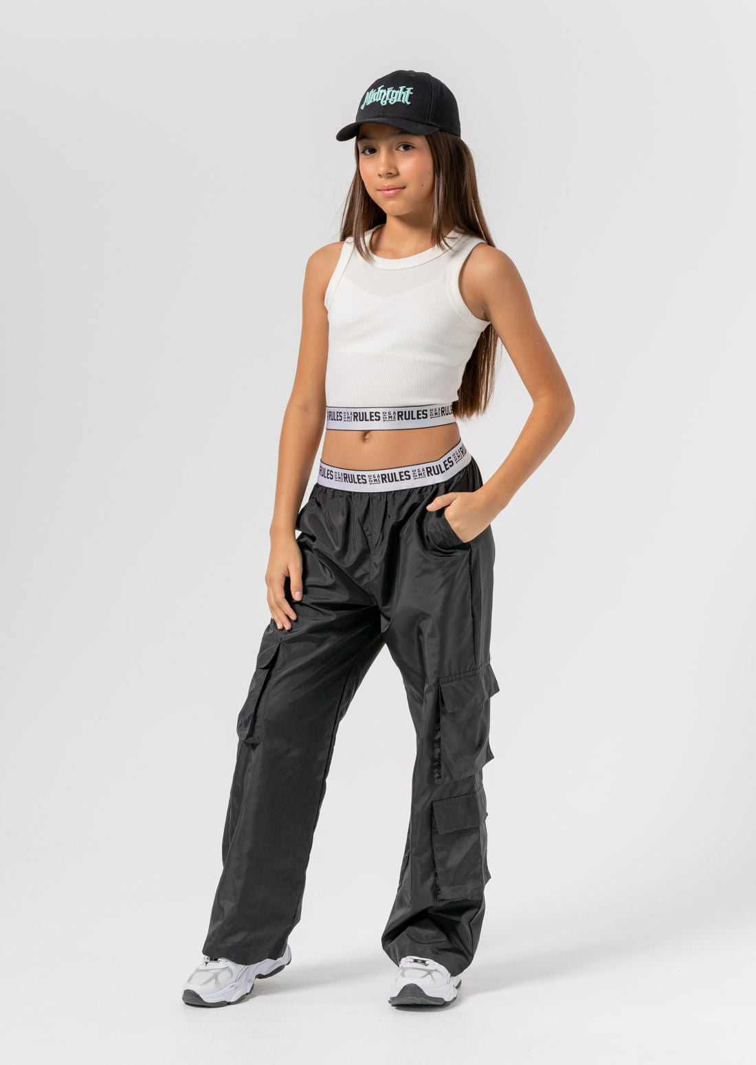 Pantalón negro con elástico expuesto para niñas